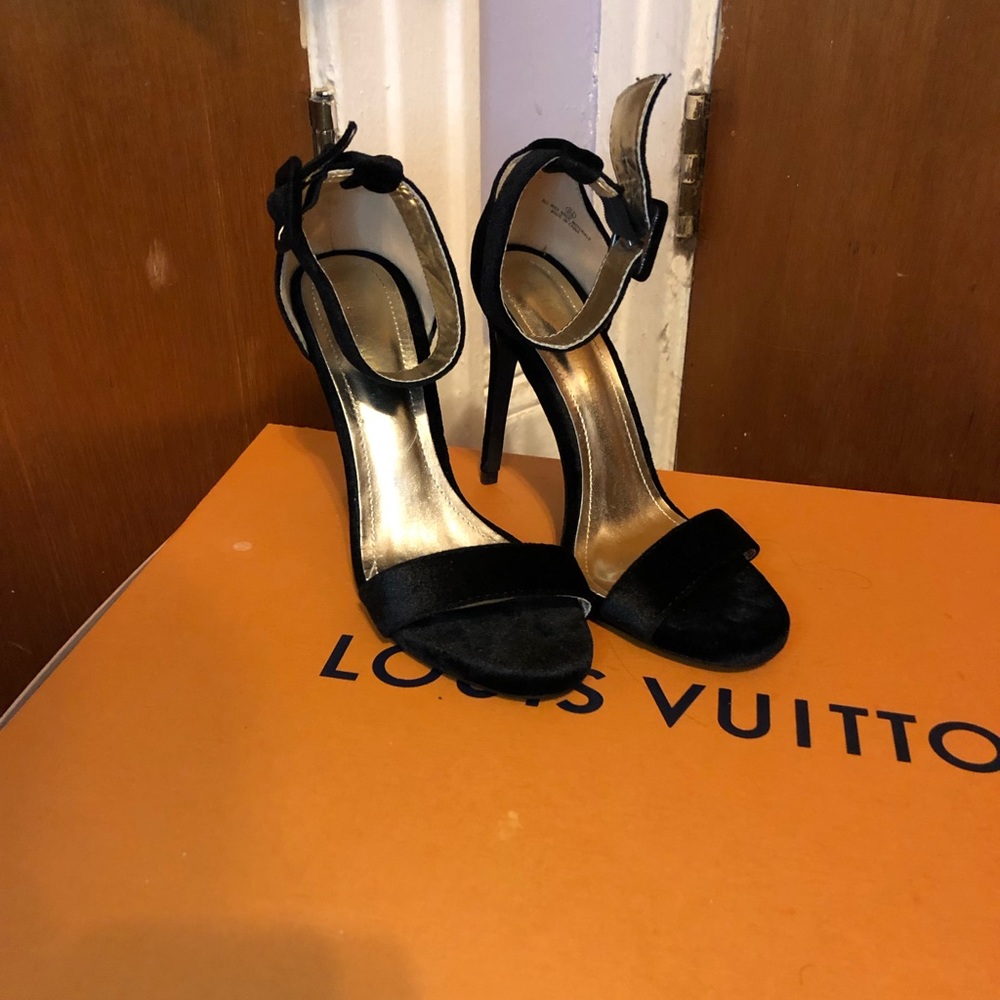 Strait velvet high heeled sandals